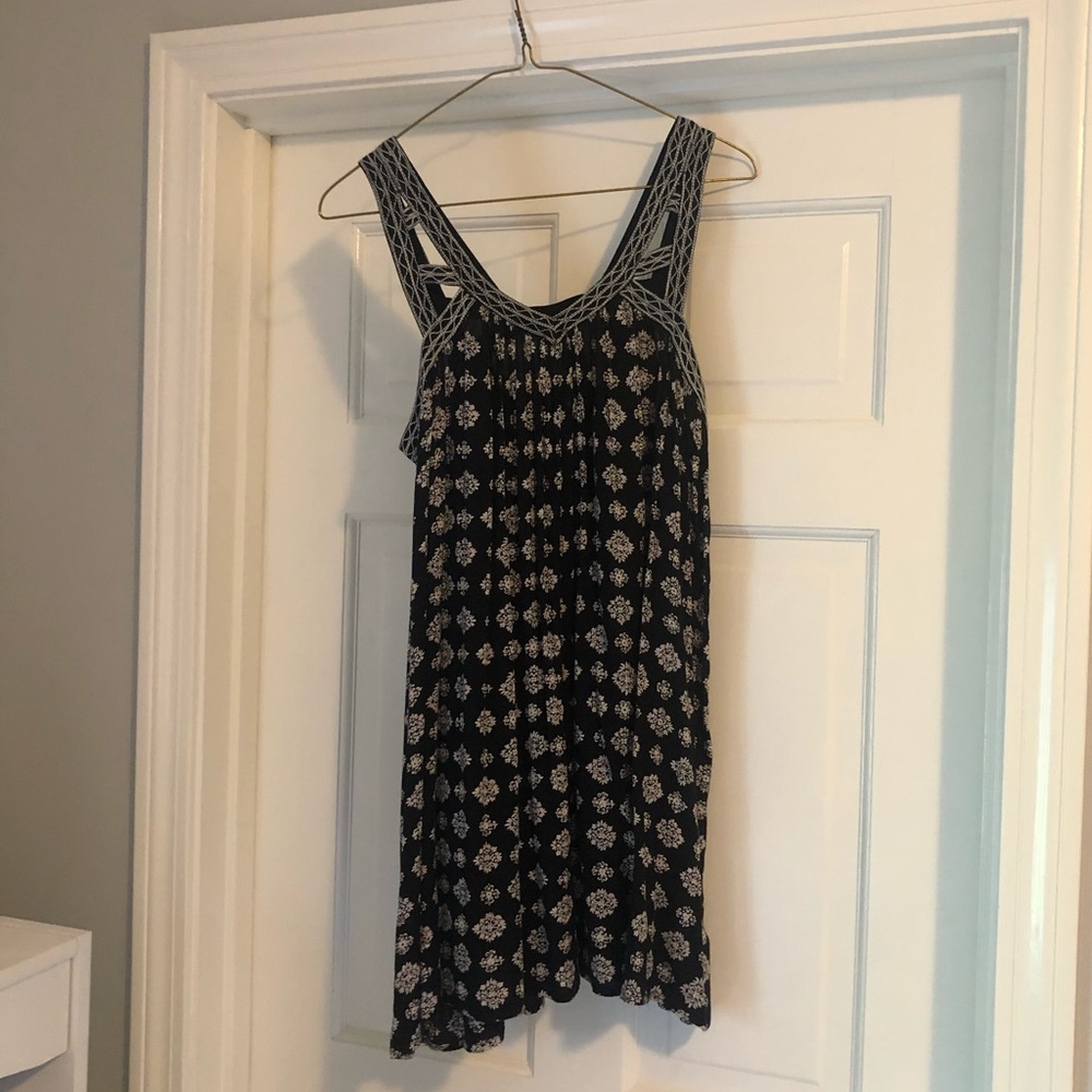American Eagle Flowy Black Patterned Dress XS